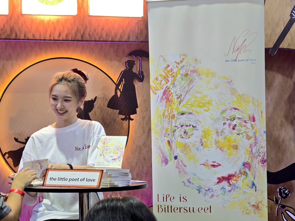 maew​ suphicha tweet media