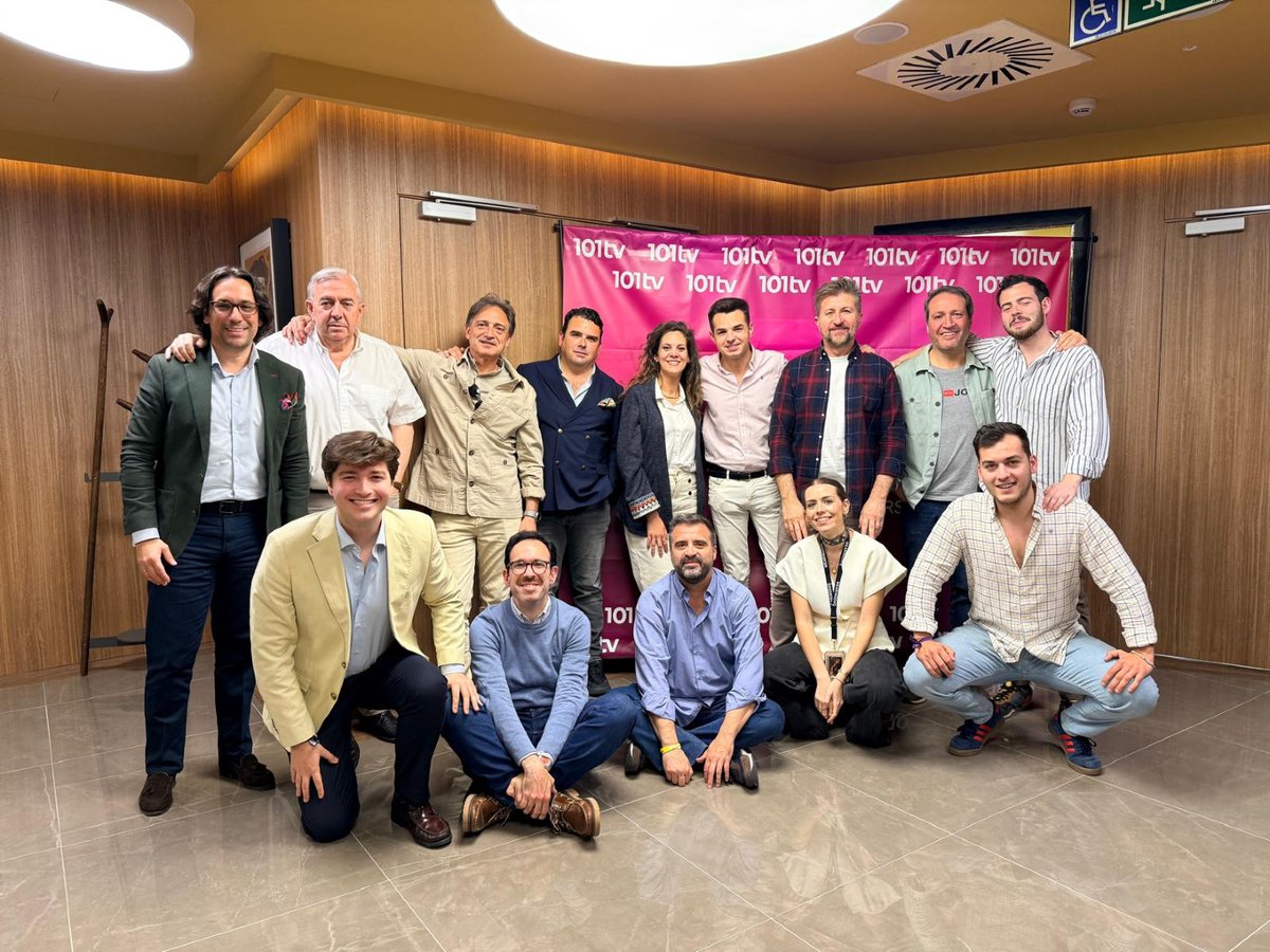 AlCielo101's tweet photo. ❤️‍🔥 TENGAN la AMABILIDAD de ser FELICES como nosotros lo hemos sido retransmitiendo la #SSantaSevilla26

🙏🏻 GRACIAS a todos los que han hecho posible este SUEÑO, por cuarto año.

📺 Aún quedan los PROGRAMAS DOBLES que emitiremos el MIÉRCOLES y DOMINGOS de las dos próximas SEMANAS. https://t.co/4LC5JtC0ve