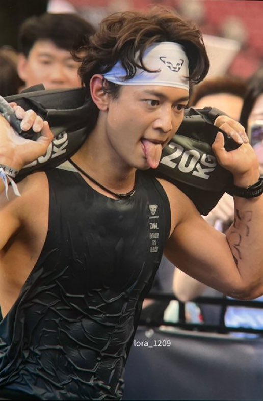 𝓜 ♬⋆.˚ tweet media