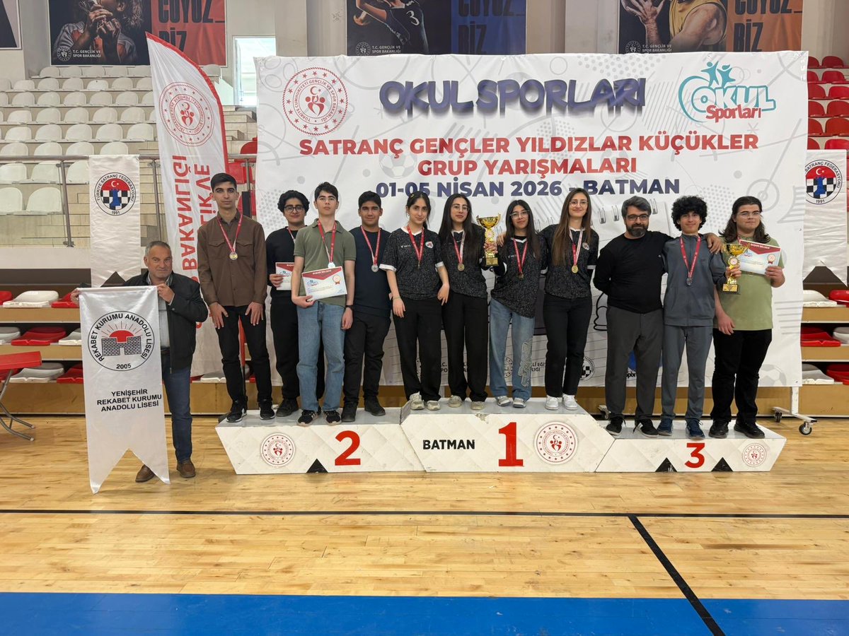 Rkal_21's tweet photo. Batmanda düzenlenen Okul sporları bölge satranç turnuvasında Bölge https://t.co/7Zy7AGUTwK olan kız takımımızı ve Bölge https://t.co/JXL0IdhSQO olan erkek takımımızı tebrik ediyoruz 
@sadoglu_salih 
@husamettin_atli https://t.co/7RGrjQYDcx