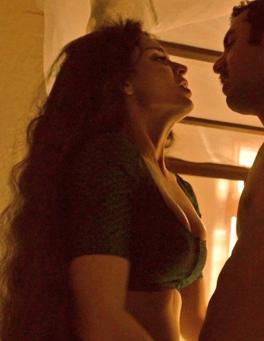 5 CONVERSACIONES QUE LLEVAN AL S3XO:

1. Cuéntame sobre tu infancia.