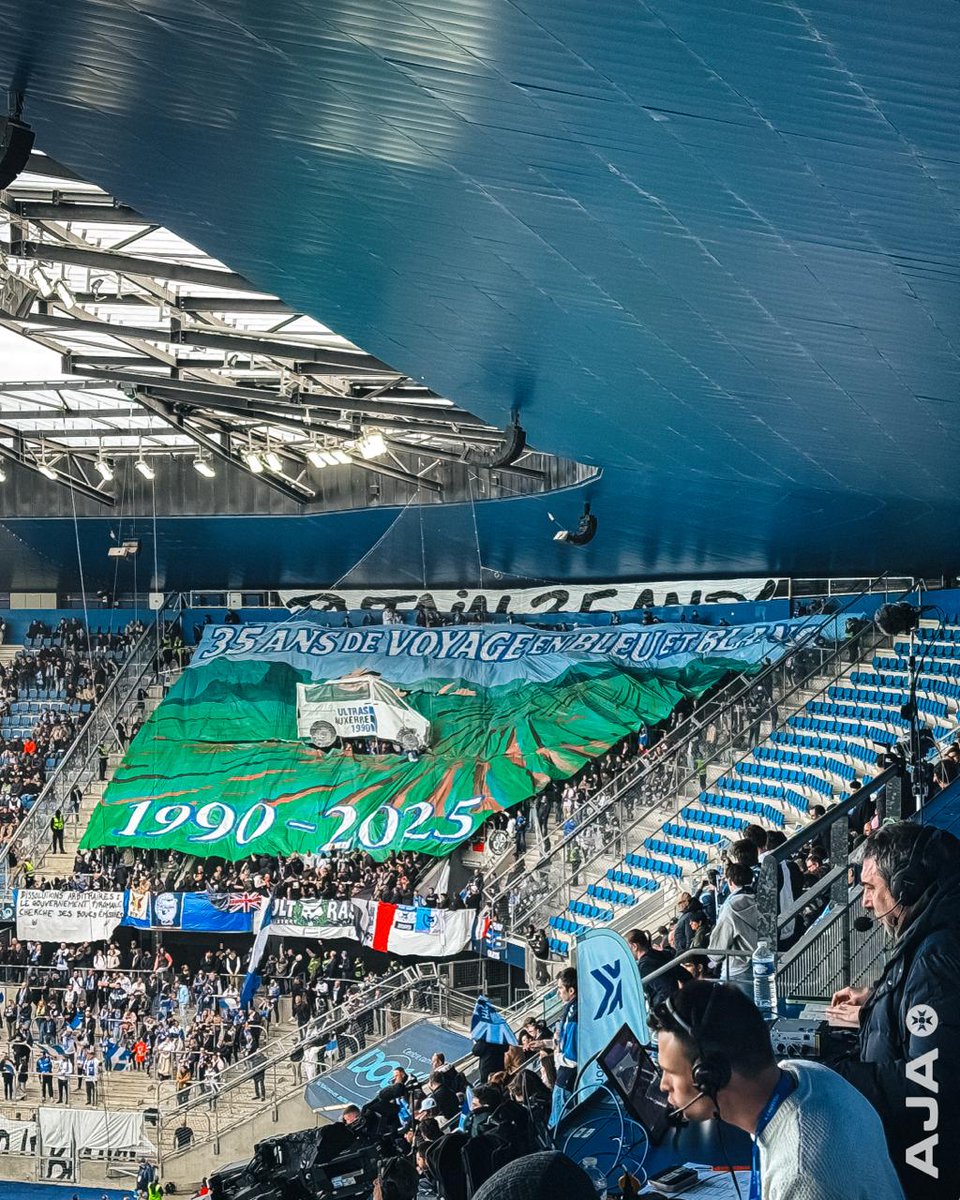 AJA's tweet photo. 🎂 @UltrasAuxerre90 🚙

#TeamAJA #HACAJA (0-0) https://t.co/wD0uDgQFWl