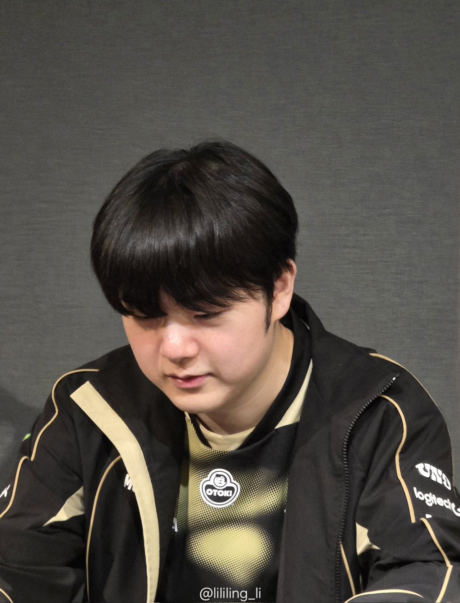 리리링 tweet media