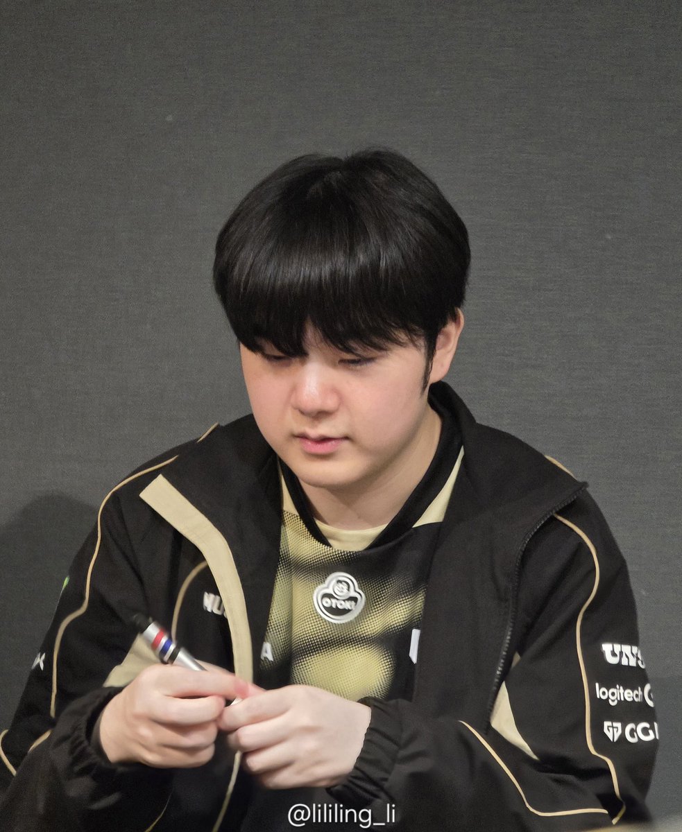 리리링 tweet media