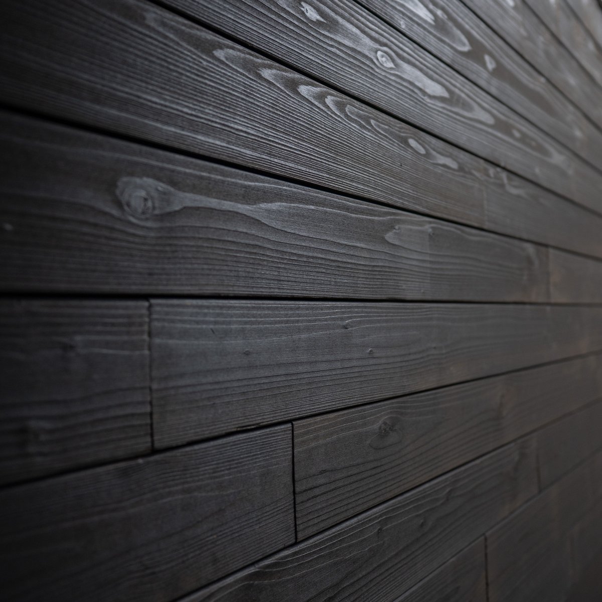 Audrini_Living's tweet image. Why designers love charred wood:
It adds depth, texture and a natural imperfection that makes spaces feel more authentic.

Explore more: tinyurl.com/mwn9p57s

#InteriorDesign #HomeDecor #Interior