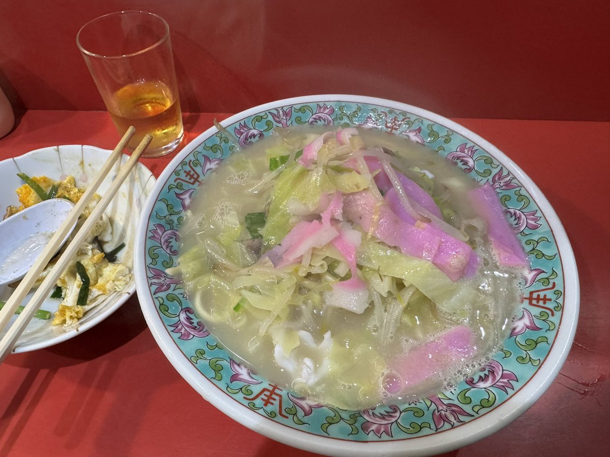 banbanbaba's tweet photo. ツアー中の楽しみとして、一人でバーに行く。と言う活動。楽しい。
見たことなーい！と言って選んだウイスキー🥃まぢベリー🫐🍓

いろいろ行って気づいたけど、ロジはラムの種類いっぱいあるの、ありがた🙏🙏

山口、長崎編でしたー👹🍙 https://t.co/Fo8PhvHivc