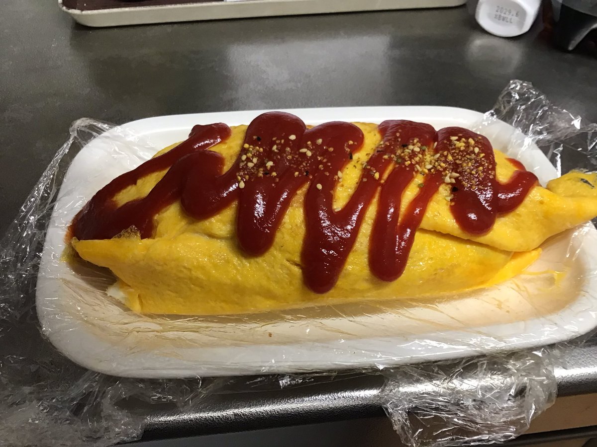 今夜勤中だけど別のスタッフがオムライス作ってくれた…
めちゃくちゃ美味しそうな見た目しとるしめちゃくちゃ美味しかったです🥳