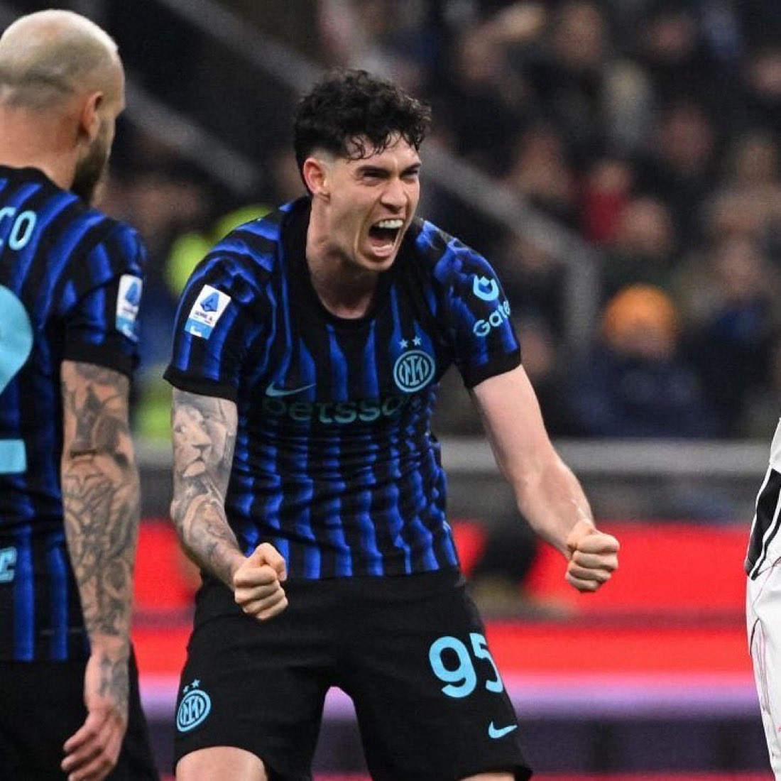 ali mnaian 🇧🇷⭐️⭐️🖤💙 tweet media