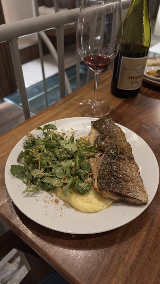 bruncheology's tweet photo. Burdo: espectacular por donde se lo analice. Platos riquísimos (muchos principales) mucha proteína y variedad de postres, carta de vinos extensa, buena atención y ambiente. https://t.co/7NxnDJoL5U