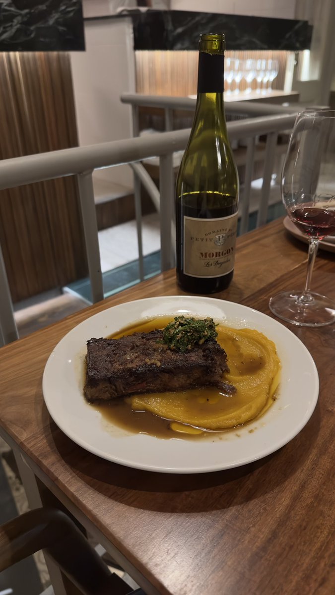 bruncheology's tweet photo. Burdo: espectacular por donde se lo analice. Platos riquísimos (muchos principales) mucha proteína y variedad de postres, carta de vinos extensa, buena atención y ambiente. https://t.co/7NxnDJoL5U