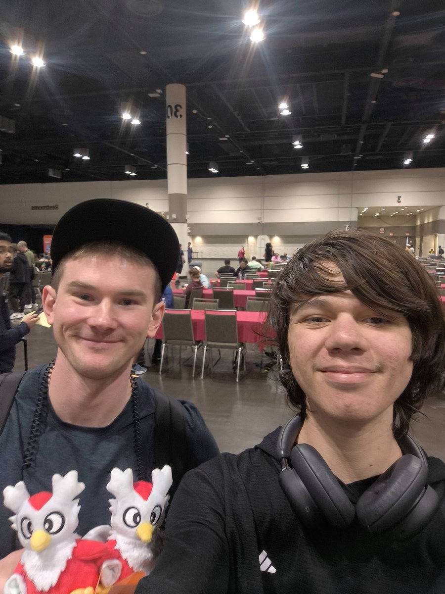 Fireb7799's tweet photo. I found TheDelibird at orlando Yay!!! https://t.co/JOPan0vq6b