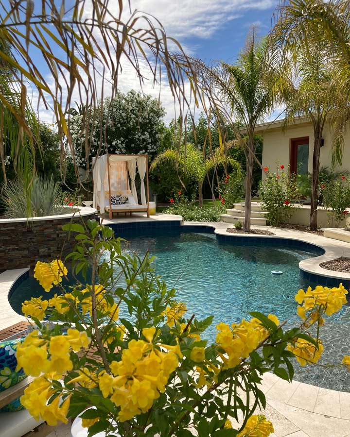 calpool's tweet photo. Happy Easter from CPL!🐣🌷

Spring is in full bloom, bringing vibrant colors, fresh blossoms &amp; the peaceful sounds of the season.🌸

Whether you're hosting an Easter brunch, watching the kids hunt for eggs, or soaking up the sun poolside, your backyard is where memories are made! https://t.co/wqRrHXq2b5