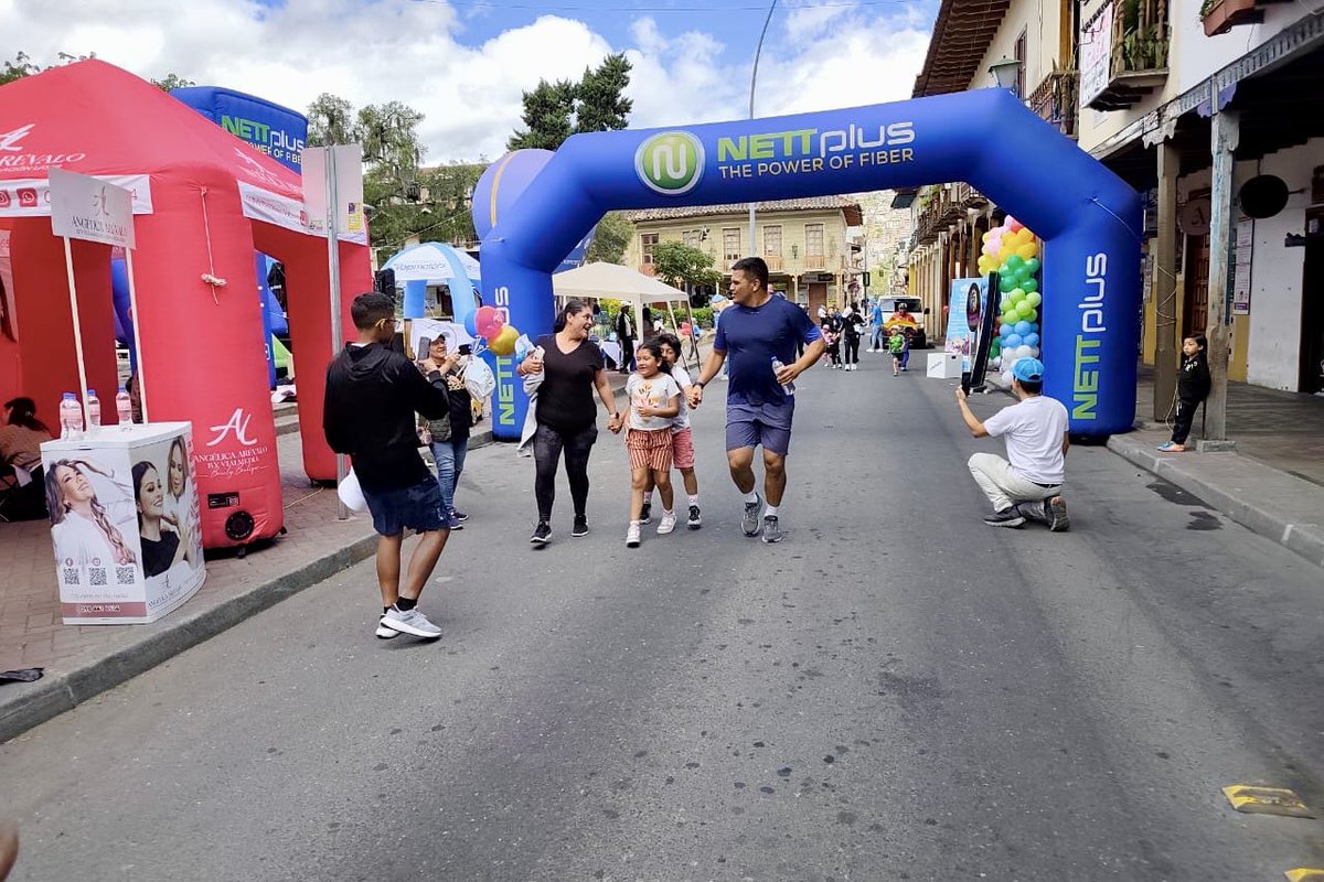 MunicipioDeLoja's tweet photo. Unidos en familia corrimos por la inclusión. La alcaldesa Diana Guayanay participó en esta jornada que promueve la integración, la solidaridad y el deporte como herramienta de inclusión. Seguimos apoyando estos espacios para construir una ciudad más inclusiva.
 #LojaInclusiva https://t.co/D1f24KDu7x
