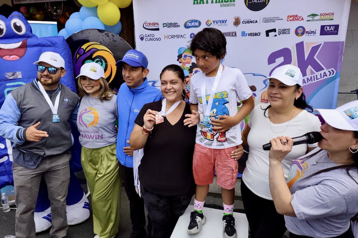 MunicipioDeLoja's tweet photo. Unidos en familia corrimos por la inclusión. La alcaldesa Diana Guayanay participó en esta jornada que promueve la integración, la solidaridad y el deporte como herramienta de inclusión. Seguimos apoyando estos espacios para construir una ciudad más inclusiva.
 #LojaInclusiva https://t.co/D1f24KDu7x