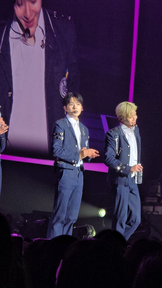 gita |#BOTHSIDES★★ tweet media