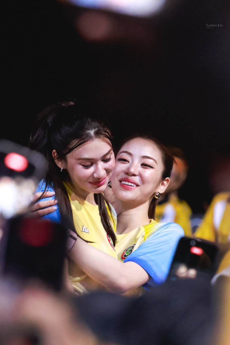 ลม. 🌗 tweet media