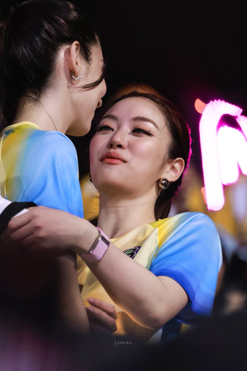 ลม. 🌗 tweet media