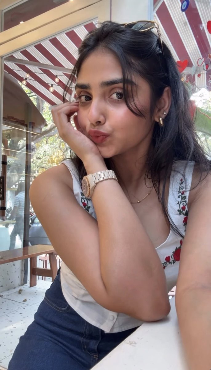 Chaturni… deeni face lo cuteness and kamam kalipi emuntadi… bazaar munda ninnu thanivi theera anubhavinchale… unchukuntanu, naa ranku pellam ga pettukuni nachinappudu veyyali 🤤🔥🥵
