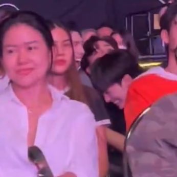 alex | 🎭 tweet media