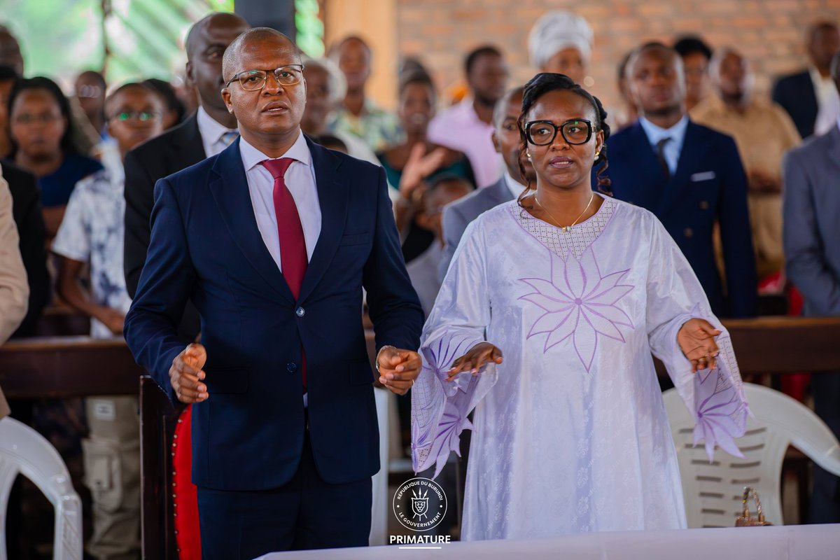 BurundiGov's tweet image. #Burundi #PrimatureBurundi "Heureux de célébrer ce dimanche de #Pâques aux côtés des fidèles de la paroisse Saint-Jean-Baptiste de #Gihosha, en compagnie de ma famille. Une belle célébration de recueillement et de communion. Joyeuses Pâques à tous!", SE @NtahontuyeN