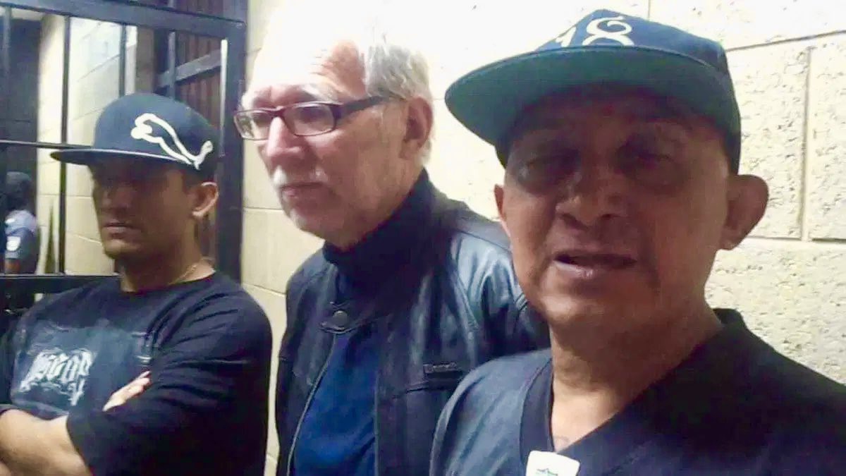 romeoauerbach's tweet photo. Vaya Vaya 😄😄😄

Resulta que @Ingrydadriana del FMLN @IvaniaCruz15 Profuga e hija de una Diputada del FMLN @paololuers Profugo condenado por chero de pandillas y los hermanitos que vivieron y admiran a los pandilleros @chelefaro @juan_martinezd @CronistaOscar estan picados porque solo ellos quieren dar conferencias y escribir libros (de mentiras y de sangre)

Pero les temblaron las patitas cuando nuestro Vicepresidente @fulloa51 anduvo por España y allí no les gusta la libertad de expresión

Ya entendimos porque hablan tanto de Dictaduras, lo llevan en la sangre