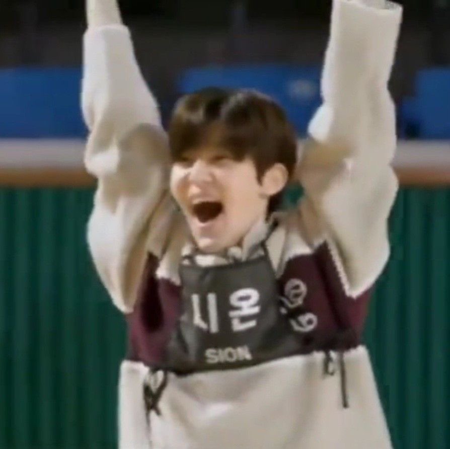 𝘊𝘩𝘪𝘵𝘵𝘺 tweet media