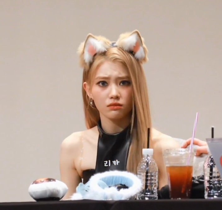 low quality xiaoting tweet media