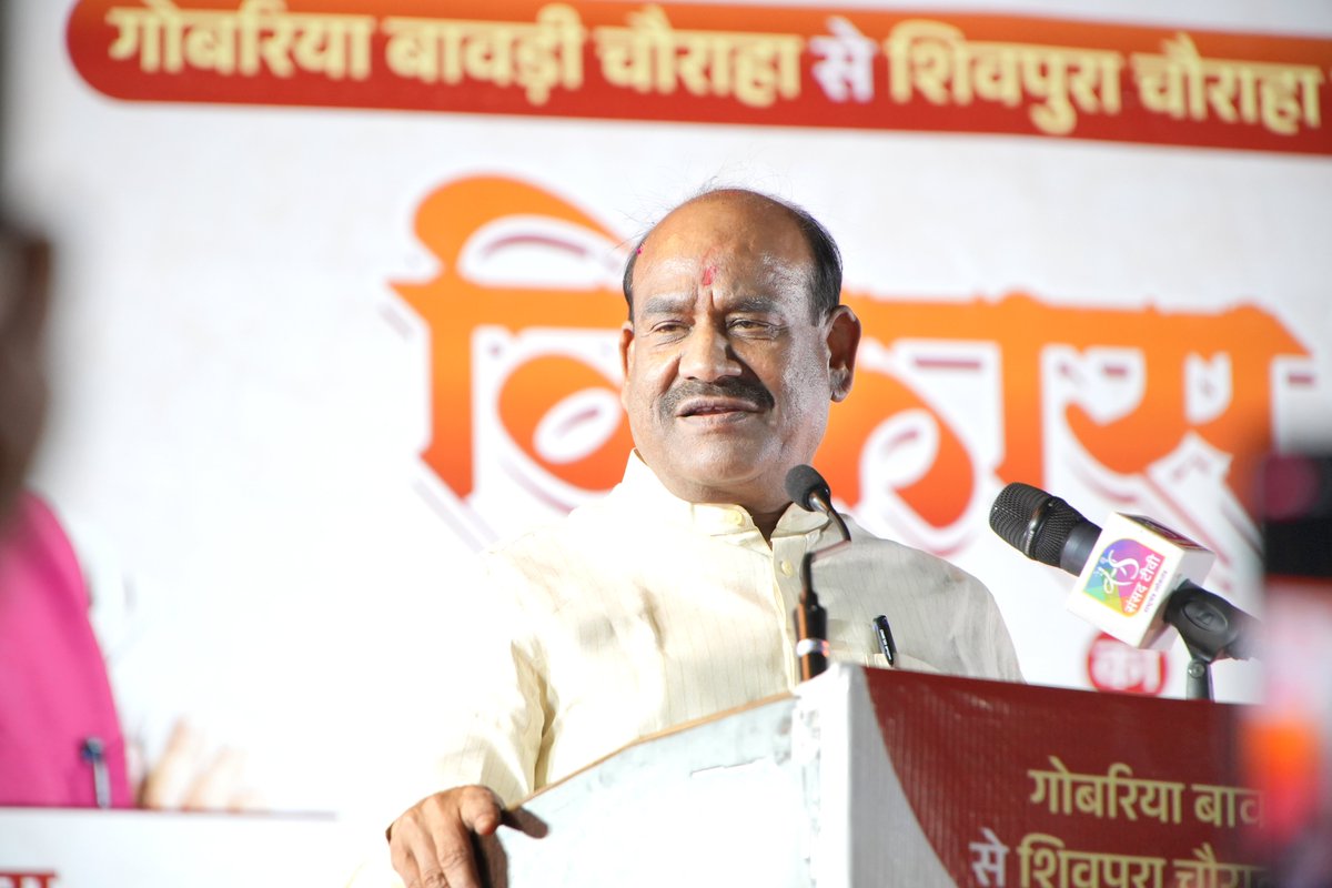 ombirlakota's tweet photo. संसदीय क्षेत्र कोटा के श्रीनाथपुरम में प्रस्तावित 'विकास पथ' का शिलान्यास किया। यह विकास पथ कोटा के बदलते स्वरूप की एक महत्वपूर्ण कड़ी बनेगा। क्षेत्रवासियों के सुझावों के आधार पर शहर के समग्र विकास के लिए जो व्यापक कार्ययोजना हमने बनाई है, वह अब धरातल पर उतर रही है। शिक्षा के साथ खेल, चिकित्सा, पर्यटन सहित हर क्षेत्र में कोटा अग्रणी बनेगा। मुझे विश्वास है कि आने वाले वर्षों में कोटा में एक आधुनिक, स्मार्ट और समृद्ध शहर की स्पष्ट झलक दिखाई देगी।

#Kota