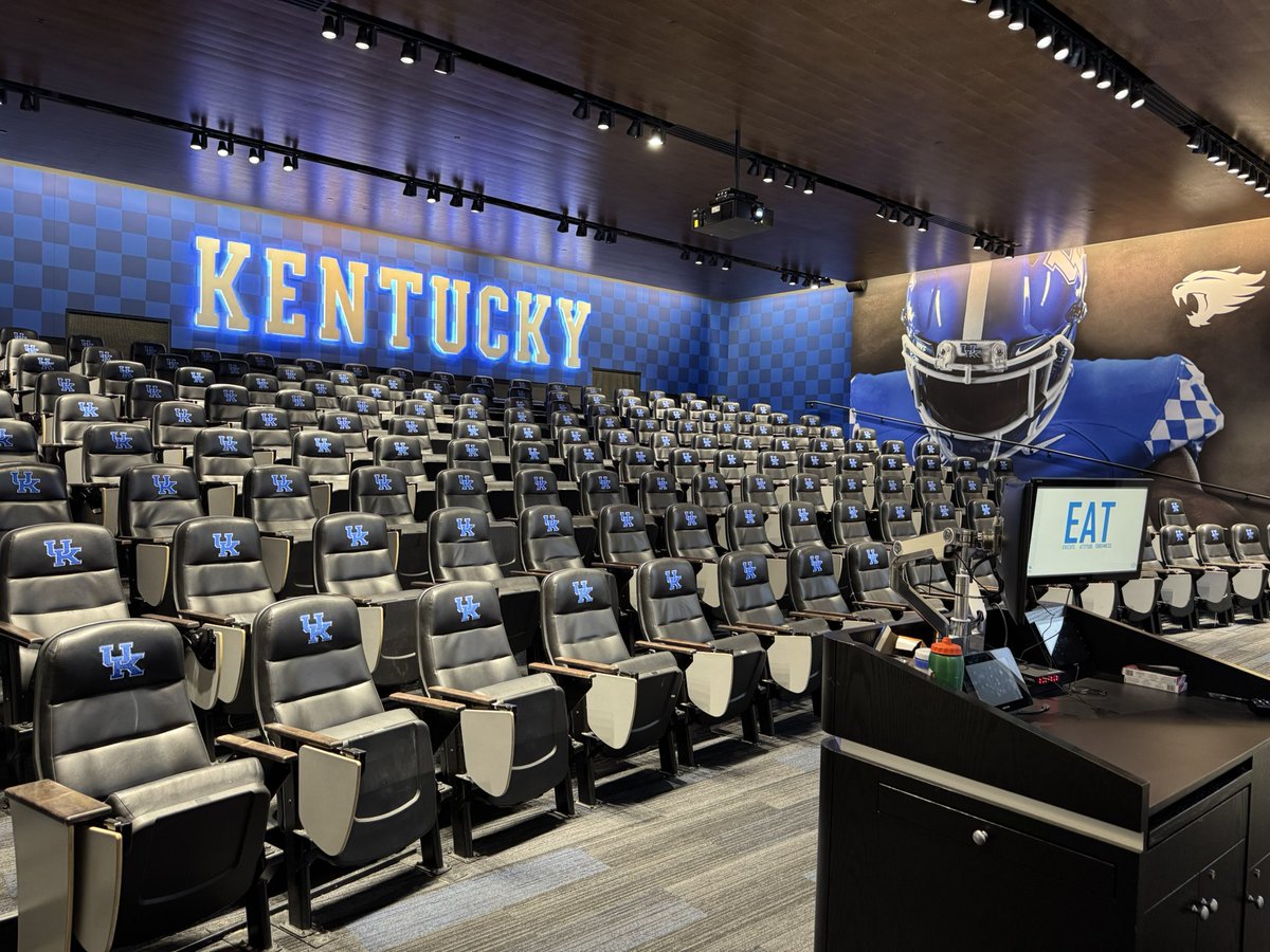 g0shaw's tweet photo. Great experience @UKFootball seeing the pads popping, energy on the field, and how the team competes stood out to me. Appreciate the staff for the opportunity. Back June 19 for my official visit⏳
@CoachWillStein 
@CoachBateman 
@RealdealTY
@bobbycarr11
@Madhousefit
@TDJohnston42 https://t.co/ffs376PjNh
