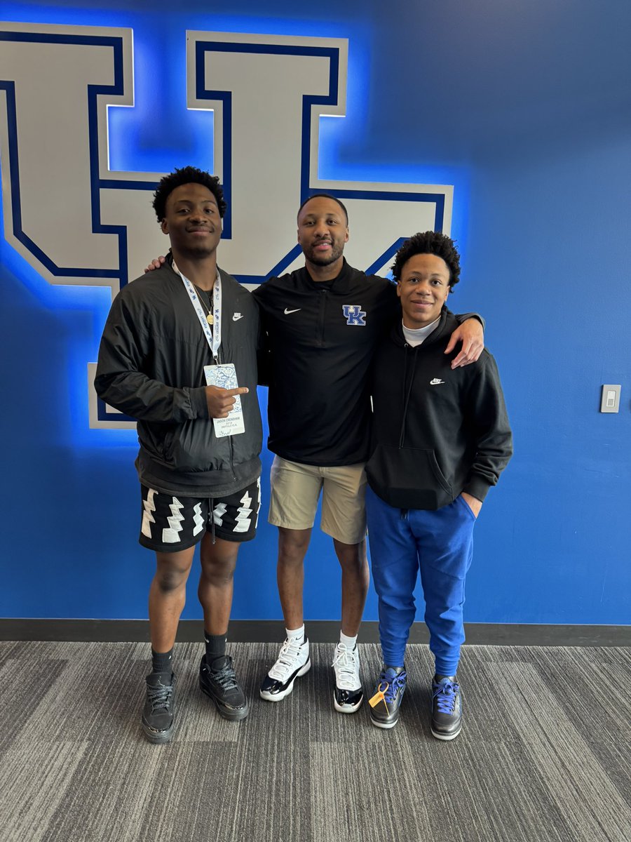 g0shaw's tweet photo. Great experience @UKFootball seeing the pads popping, energy on the field, and how the team competes stood out to me. Appreciate the staff for the opportunity. Back June 19 for my official visit⏳
@CoachWillStein 
@CoachBateman 
@RealdealTY
@bobbycarr11
@Madhousefit
@TDJohnston42 https://t.co/ffs376PjNh