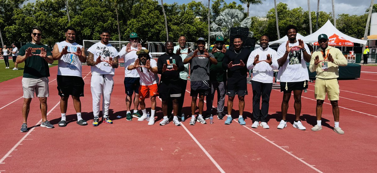 Romarley's tweet photo. Scrimmage , I can see and feel the essence .. We have something special coming @CanesFootball ✋🤚
I had to see Chief @coach_cristobal ‘
We got some Canes over here 🫡
#LIONORDER 👑🔶🟢 https://t.co/RWsMnnU5K4