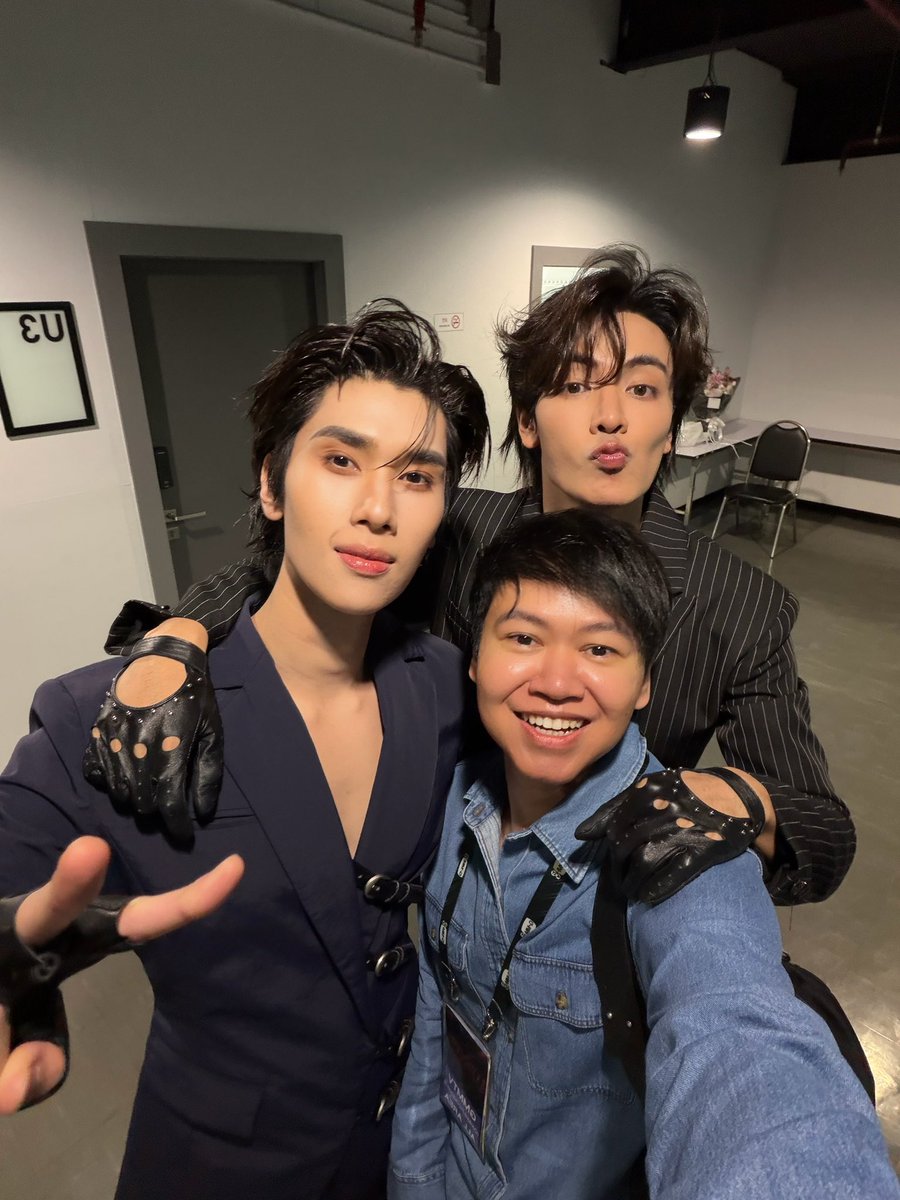 x-nuttapong tweet media