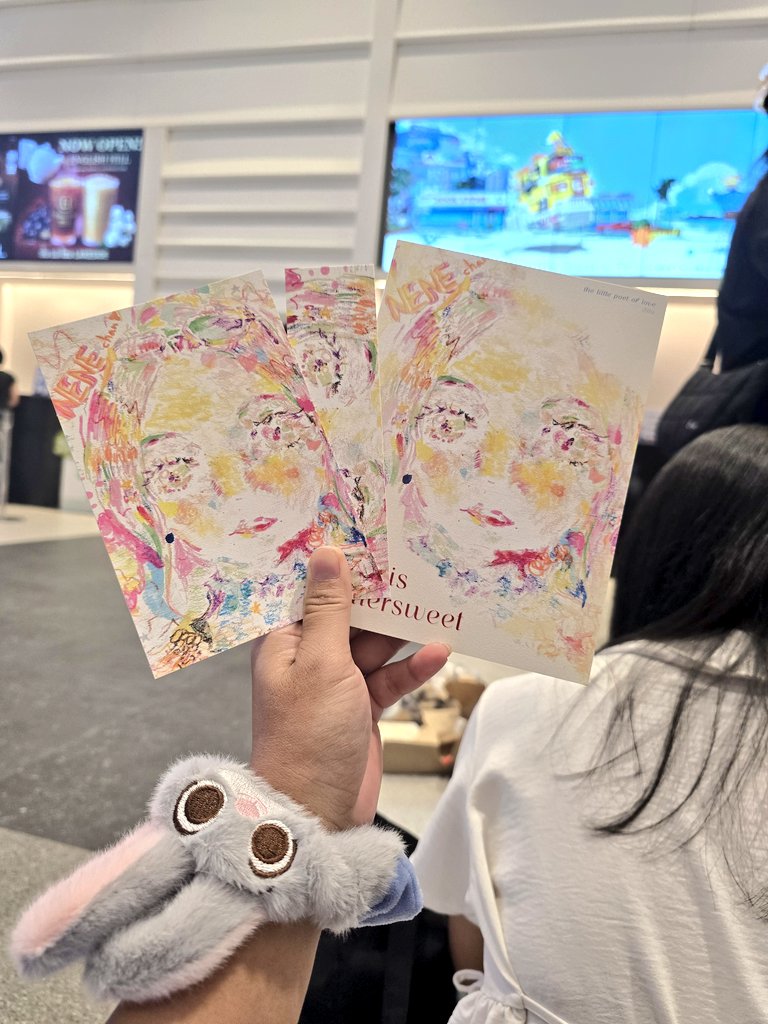 maew​ suphicha tweet media