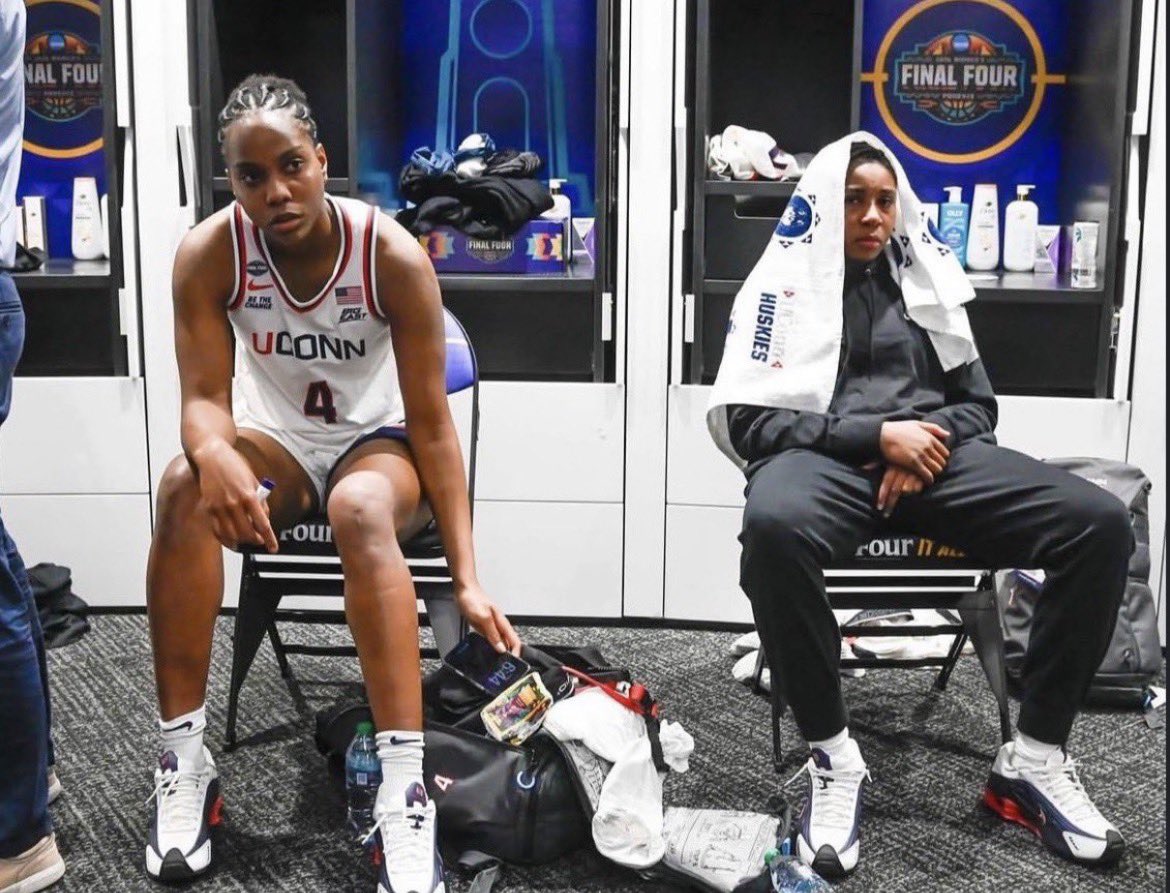 christina♡ tweet media