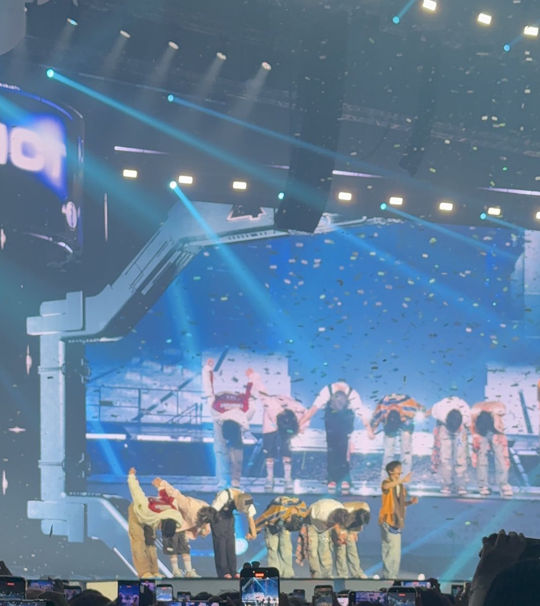 Ndrm825's tweet photo. 무채색 내 인생에 일곱줄기 빛이 되준 엔시티드림아 https://t.co/6IbqpOHJ7I