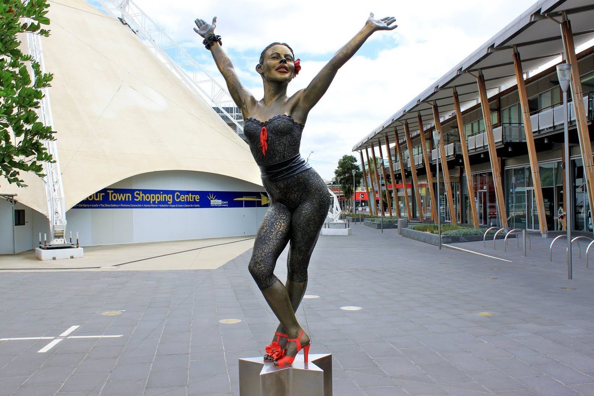 Hun-derrated tweet media