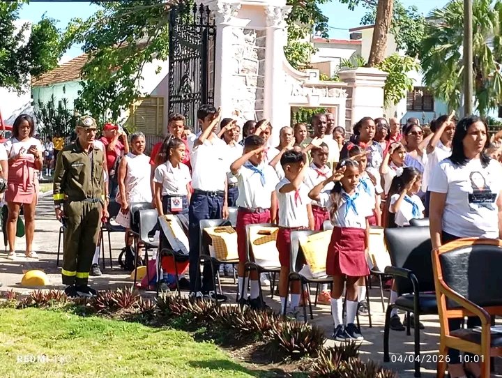 Fiesta en el Palacio Provincial de Pioneros "Una Flor para Camilo" de #SantiagodeCuba, al celebrarse este #4DeAbril, aniversarios de la fundación de la OPJM y la UJC. 
¡FELICIDADES COMPATRIOTAS!