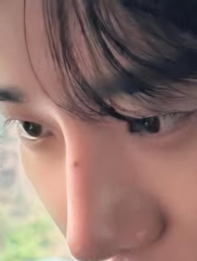 Wow, I'm zooming in for the 100th time… so many details! #LEEJUNHO