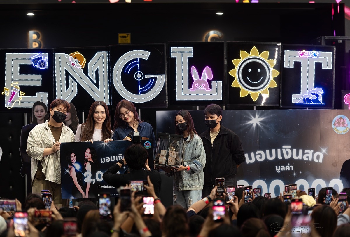 Englothome's tweet photo. 4th Anniversary ENGLOT 

💸 Gift For ENGLOT  
#มอบเงินสด มูลค่า 2,000,000 บาท 

#บ้านคู่อิงล็อต เป็นตัวแทนในนามแฟนคลับทุกคน มอบของขวัญ เนื่องในโอกาสครบรอบ 4 ปี ของ "อิงฟ้า - ชาล็อต" 

ขอบคุณทุกคนที่ซัพพอร์ต ทั้งเบื้องหน้าและเบื้องหลัง ขอบคุณที่ช่วยกันในทุกเรื่องๆนะคะ 🤍🙏
04.04.2026
@EWaraha @itscharlotty
#EnglotHappy4thAnv 
#englot #อิงล็อต