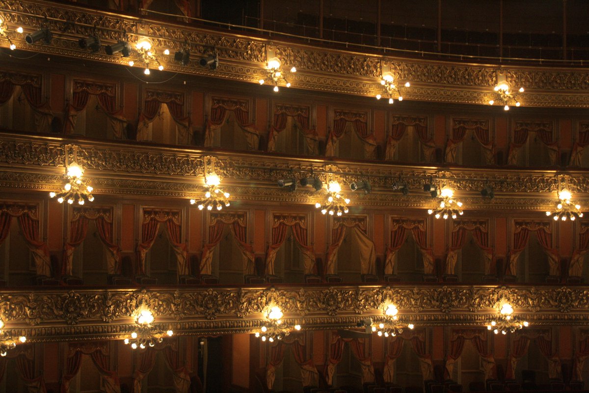 StephenGarone's tweet image. Make sure to take a tour of the elegant Teatro Colón, one of the #top5 #buildings in #BuenosAires, #Argentina. Discover more at stephentravels.com/top5/buildings…  🇦🇷🎵