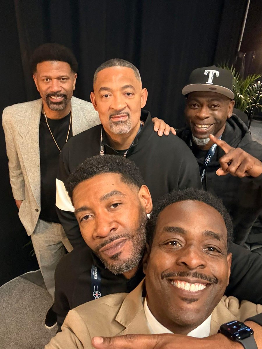 ToddHagopian's tweet photo. Thank you, @umichbball_
This is the most fun I have had since I was watching these guys every week!
#GoBlue
#FabFive https://t.co/TDK9ex5lAM