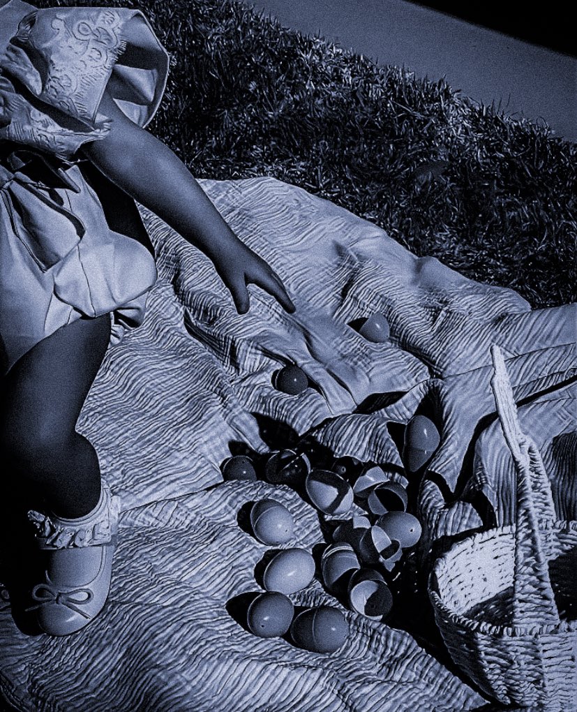 ㅤㅤ                   
ㅤㅤ                   
ㅤㅤ Tá há meia hora caçando mais ovos no jardim inteiro, só que eu já esqueci onde escondi os outros.