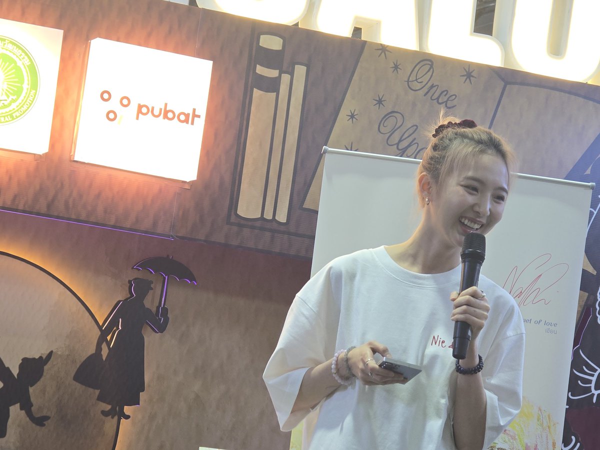 maew​ suphicha tweet media