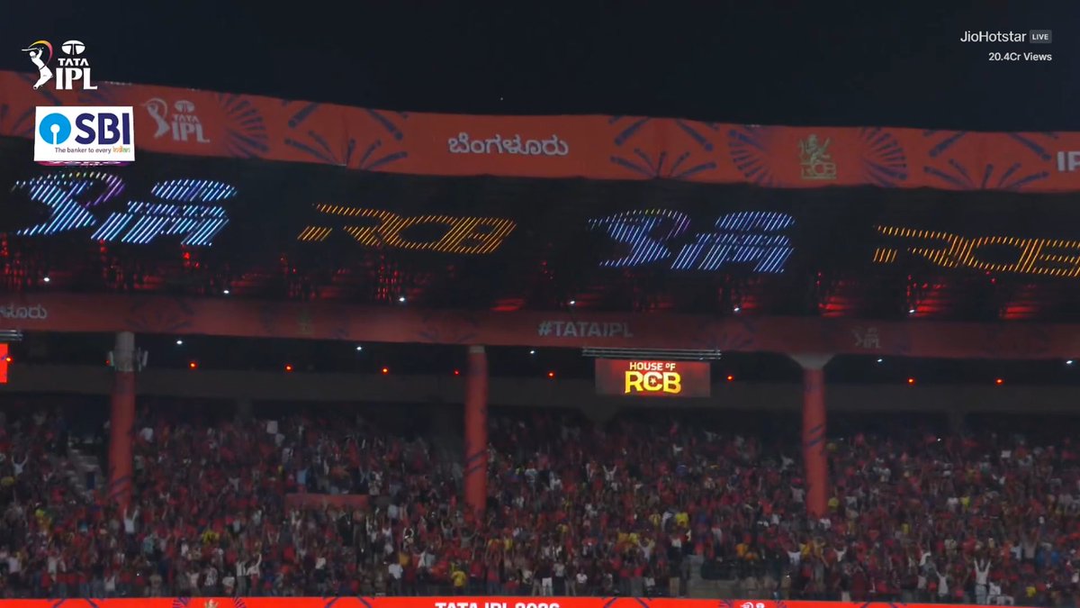 149inEdgbaston's tweet image. Tim David casually chilling after hitting the ball outside the stadium. 🥵