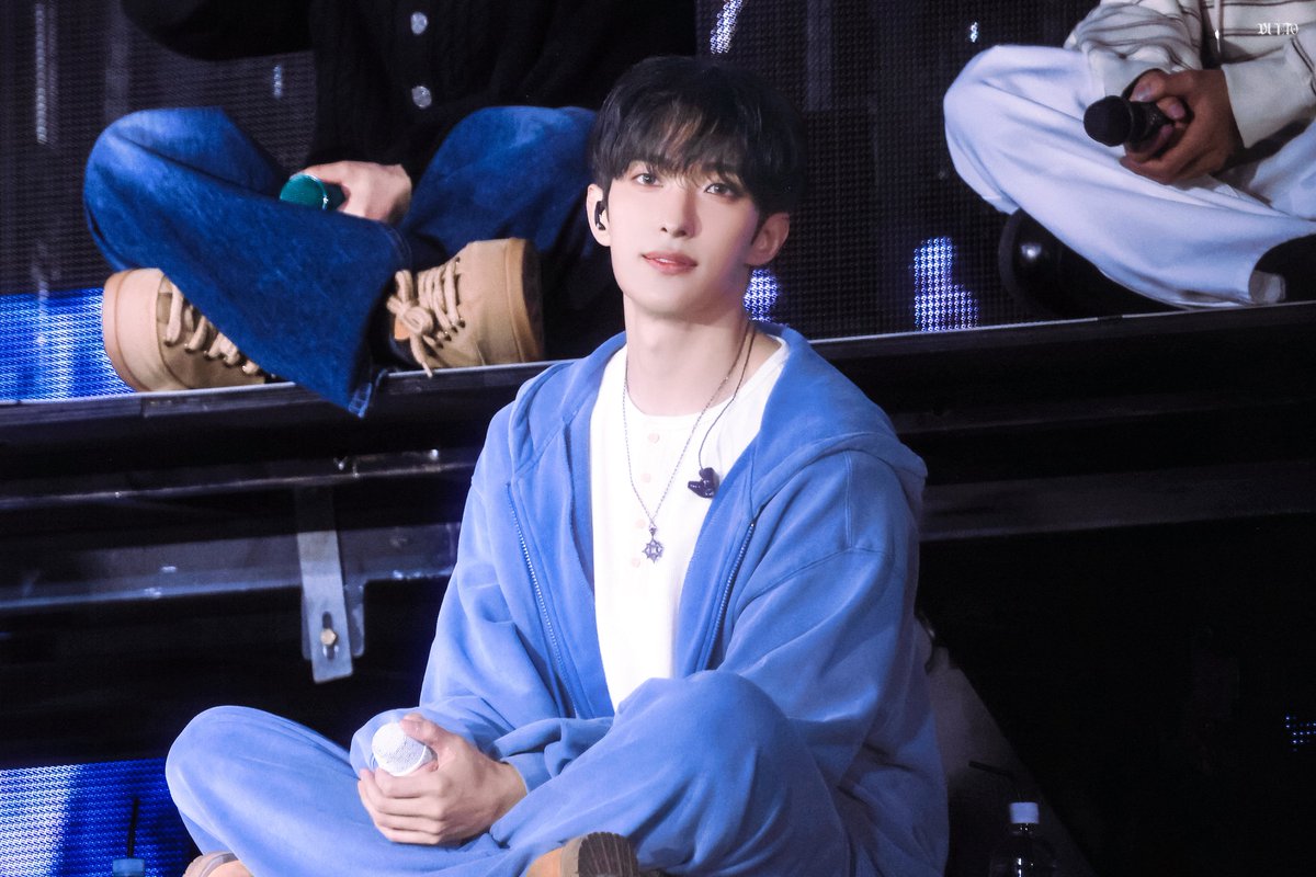 260405

#도겸 #이석민 
#ドギョム #DOKYEOM 
#세븐틴 #SEVENTEEN
<a href="/pledis_17/">세븐틴(SEVENTEEN)</a>