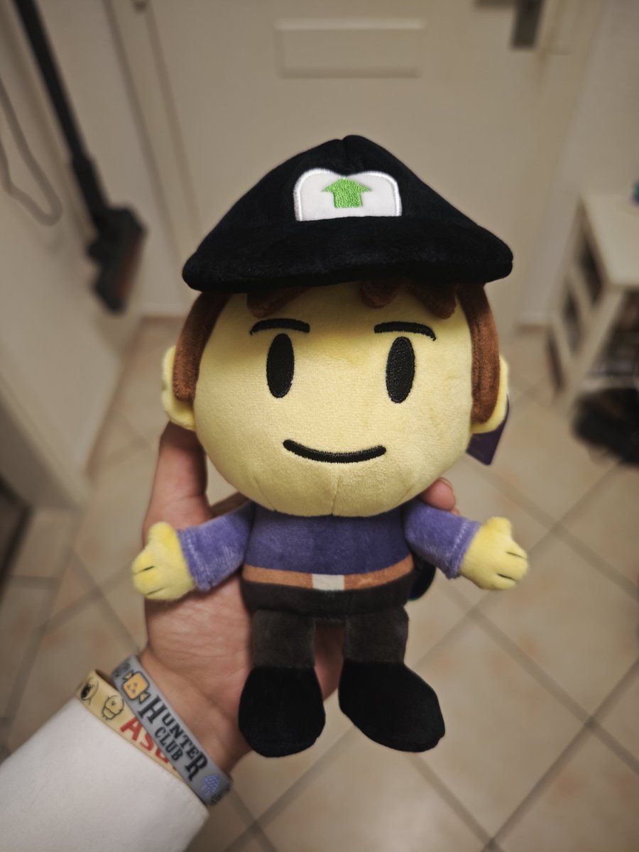 JustEdris's tweet photo. @NellyLevelUP ITS FINALLY HERE! :O https://t.co/Icx1QYQhKE