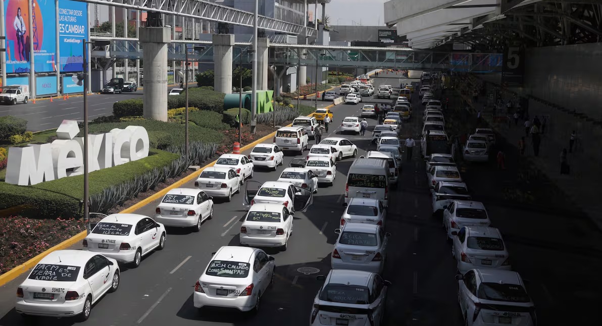 alpiedeldeporte's tweet image. Caos con #Uber y #DiDi en aeropuertos de México complica la logística rumbo al Mundial 2026 sge.st/_aMyW8R