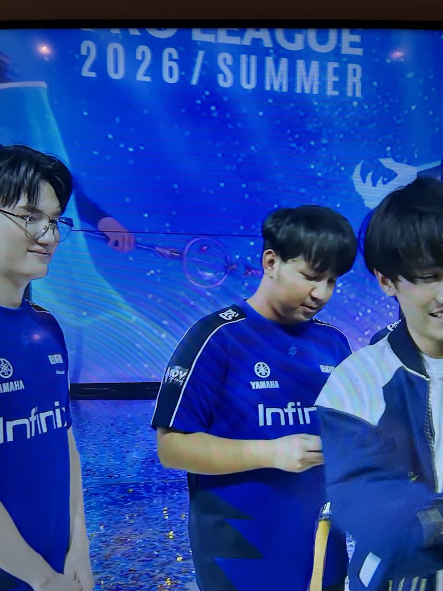 boxingnnn's tweet image. #RPL2026SUMMER #NUNUROV #Nutalomlok 
ดีใจด้วยนะอ้วน วันนี้แกทำได้แล้วนะ แกกลับมาได้แชมป์ในรอบ 6 ปีแล้ว พี่ไม่เคยหมดศรัทธาในตัวแกเลย แกยังเป็นเด็กที่เก่งแล้วพี่นับถือมาก ๆ มาตลอด ต่อจากนี้ขอให้เป็นปีที่ดีของแก หลังจากวันนี้พักผ่อนเยอะ ๆ กินของอร่อย ๆ นะ รักนะนุ