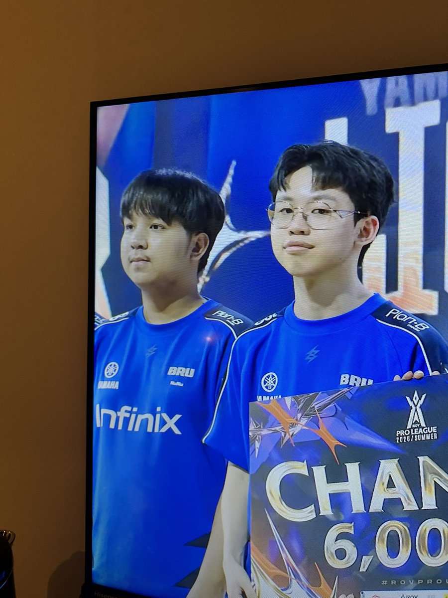 boxingnnn's tweet image. #RPL2026SUMMER #NUNUROV #Nutalomlok 
ดีใจด้วยนะอ้วน วันนี้แกทำได้แล้วนะ แกกลับมาได้แชมป์ในรอบ 6 ปีแล้ว พี่ไม่เคยหมดศรัทธาในตัวแกเลย แกยังเป็นเด็กที่เก่งแล้วพี่นับถือมาก ๆ มาตลอด ต่อจากนี้ขอให้เป็นปีที่ดีของแก หลังจากวันนี้พักผ่อนเยอะ ๆ กินของอร่อย ๆ นะ รักนะนุ