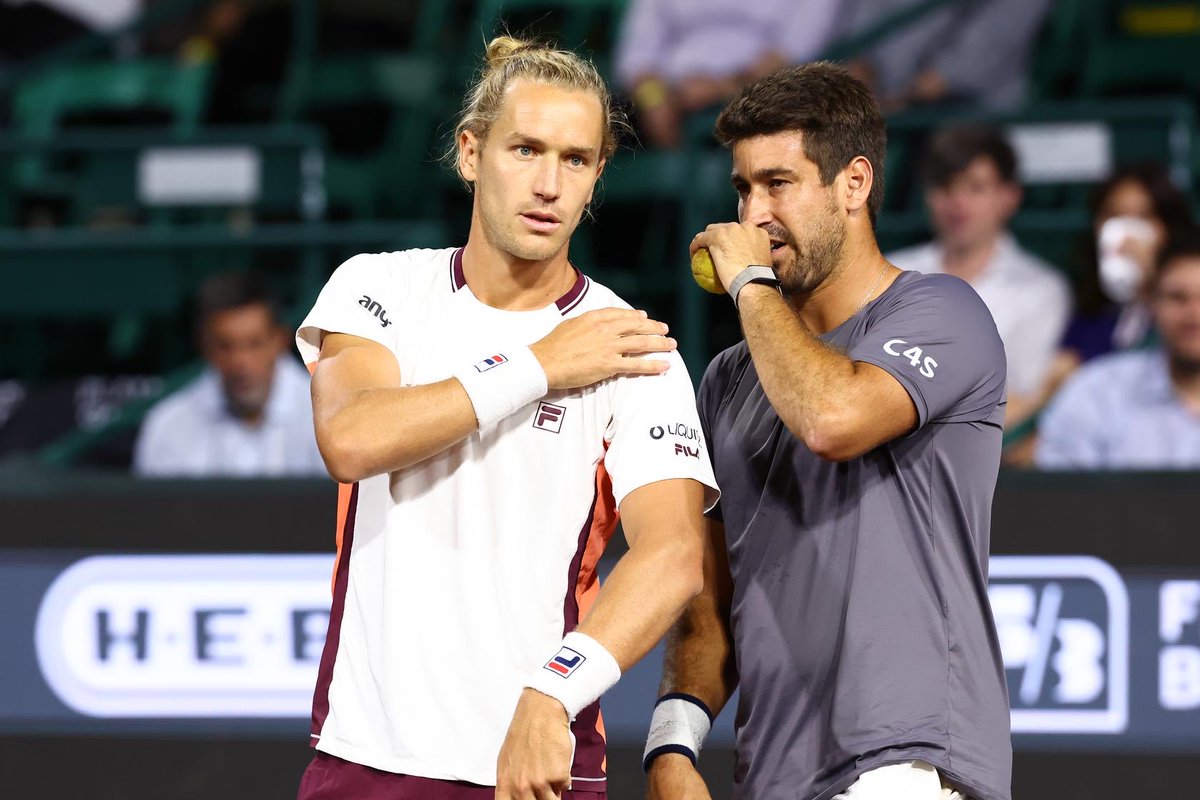 HanlonWalsh's tweet image. Q: “How will you prepare for Ben Shelton’s serve?”

A: “Buy a helmet!”

Fun post-match chat with Brazilians Orlando Luz and Rafael Matos. The No. 1 seeds play Shelton and Andy Andrade for the doubles title in Houston.

📷 @mensclaycourt | #USClay